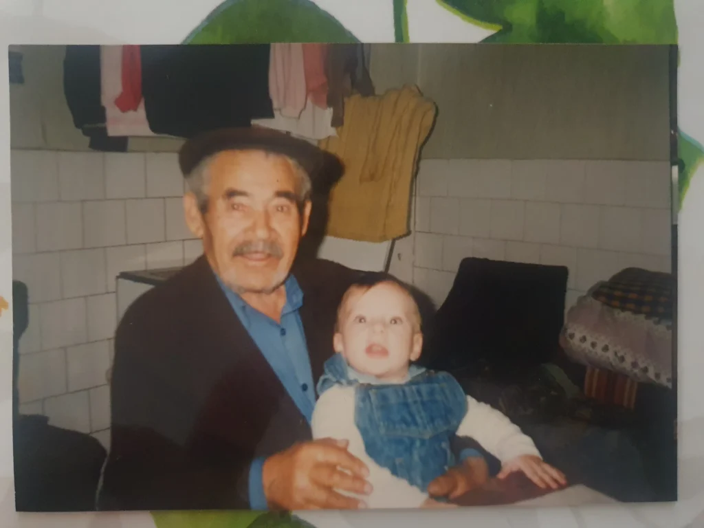 Porodična fotografija - Filip sa dedom Aleksom Stojanovićem, čuvarom pekarskog zanata iz 1926. godine