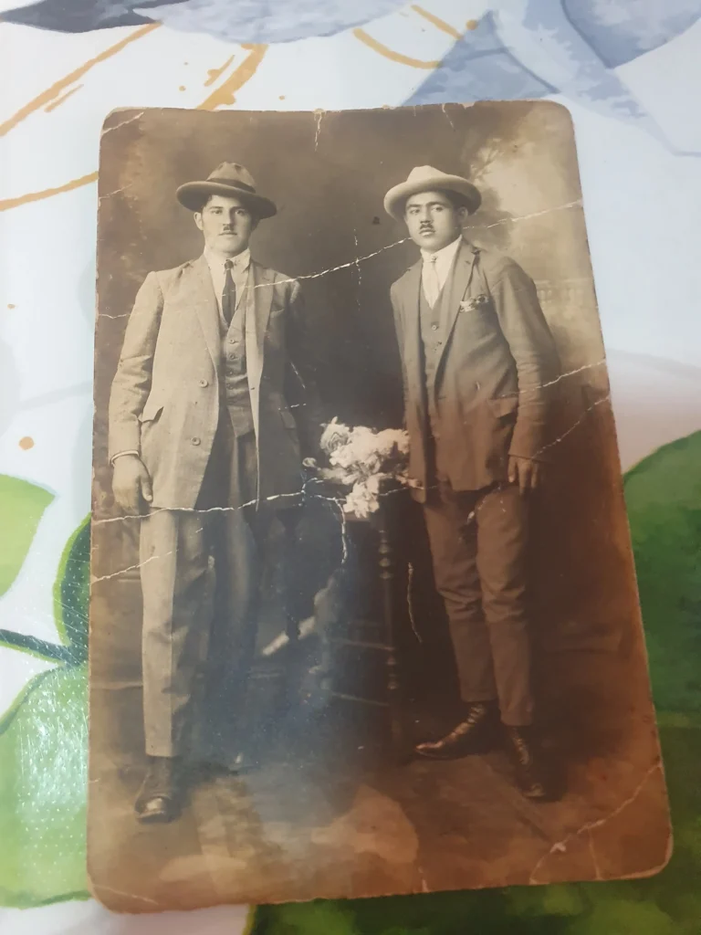 Aleksa na fotografiji iz vremena dok je sticao pravo na majstorsko pismo.